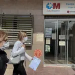 El sexo no parece tener relación con el tipo de síntomas al comienzo de la enfermedad