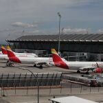 Varios aviones de Iberia aparcados en el Aeropuerto de Madrid-Barajas Adolfo Suárez