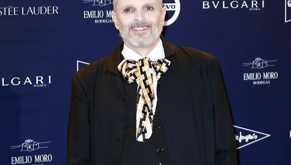 Miguel Bosé posando en un photocall