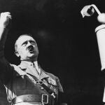 Adolf Hitler dando un discurso en Berlín Adolf Hitler dando un discurso en Berlín