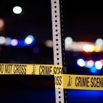 Vista del cordón policial en el lugar donde se ha producido un tiroteo que ha dejado diez muertos en un supermercado de Boulder, en Colorado, Estados Unidos y cuyo atacante está bajo custodia de las autoridades aunque aún no se conocen sus motivos. Al Qaeda reivindica la acción criminal EFE/ Brendan Davis