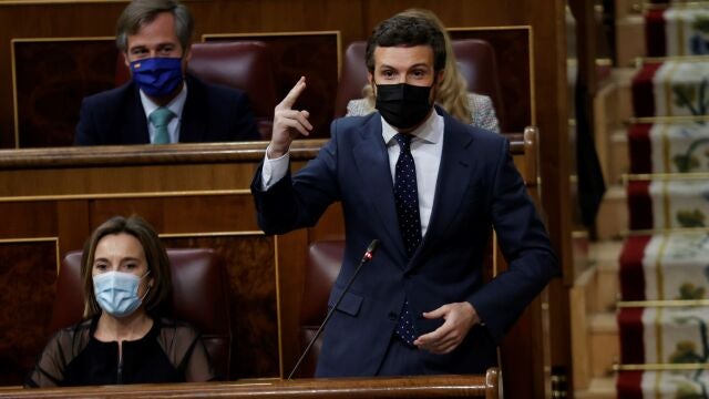 El líder popular Pablo Casado durante la sesión de control en el Congreso