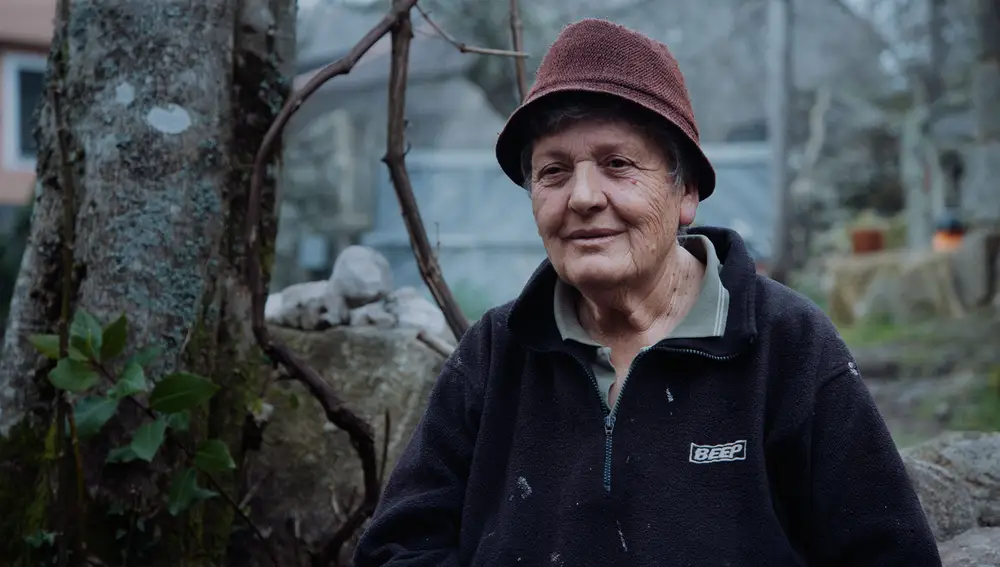 Gracias a los testimonios de las antiguas trabajadoras de la fábrica de Pontesa, Ledo reconstruye su cierre en 2001