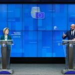 Los presidentes de la Comisión, Ursula von der Leyen, y el Consejo, Charles Michel, tras la última cumbre telemática de los Veintisiete