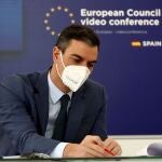 GRAF1922. MADRID, 25/03/2021.- El presidente del Gobierno español, Pedro Sánchez, durante su participación en la reunión del Consejo Europeo que han celebrado los líderes comunitarios con carácter telemático. EFE/POOL MONCLOA/Fernando Calvo ***SÓLO USO EDITORIAL, PERMITIDO SU USO SÓLO EN RELACIÓN A LA INFORMACIÓN QUE APARECE EN EL PIE DE FOTO***