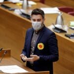 Portavoz de Compromís, Fran Ferri, interviene en la sesión de control en Les Corts Valencianes, en una imagen de archivo