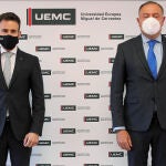 El rector David García López junto al director gerente de Mutua Montañesa, Rafael Fonseca