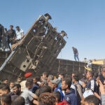 La colisión provocó el descarrilamiento de algunos vagones