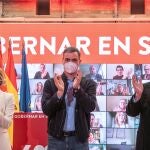 El presidente del Gobierno, Pedro Sánchez (c) junto con el candidato socialista para la presidencia de la Comunidad de Madrid, Ángel Gabilondo (d)