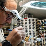 Ricardo Núñez, maquetista y modelista, es doctor por la Universidad de Salamanca y catedrático de Escenografía y Geometría Descriptiva