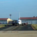 Llegada de un avión al aeropuerto vallisoletano de Villanubla