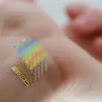 Tatuajes que emiten luz y podrían salvarte la vida