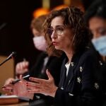 La ministra de Hacienda, María Jesús Montero, presenta los datos de ejecución presupuestaria de 2020, un año marcado por la pandemia, este lunes en el Ministerio de Hacienda.