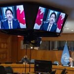 USA8260. NACIONES UNIDAS (NY, EEUU), 29/03/2021.- Fotografía cedida por la ONU donde aparece el primer ministro de Canadá, Justin Trudeau (en pantallas), mientras participa en la reunión virtual de jefes de Estado y de Gobierno sobre la arquitectura internacional de deuda y liquidez en el marco de la crisis de la Covid-19 hoy, en la sede de las Naciones Unidas de Nueva York (EEUU). Instituciones financieras y gobiernos coincidieron este lunes en la necesidad de financiación para evitar una crisis de deuda que amenaza con acrecentar las desigualdades en las naciones más vulnerables, alejarlas de los objetivos de desarrollo sostenible y retrasarlas en la lucha contra el cambio climático. EFE/ Onu Eskinder Debebe SOLO USO EDITORIAL SOLO DIPONIBLE PARA ILUSTRAR LA NOTICIA QUE ACOMPAÑA (CRÉDITO OBLIGATORIO)