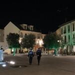 Dos policías locales por el casco antiguo de Ponferrada