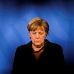 La canciller Angela Merkel se dirige a los medios en Berlín