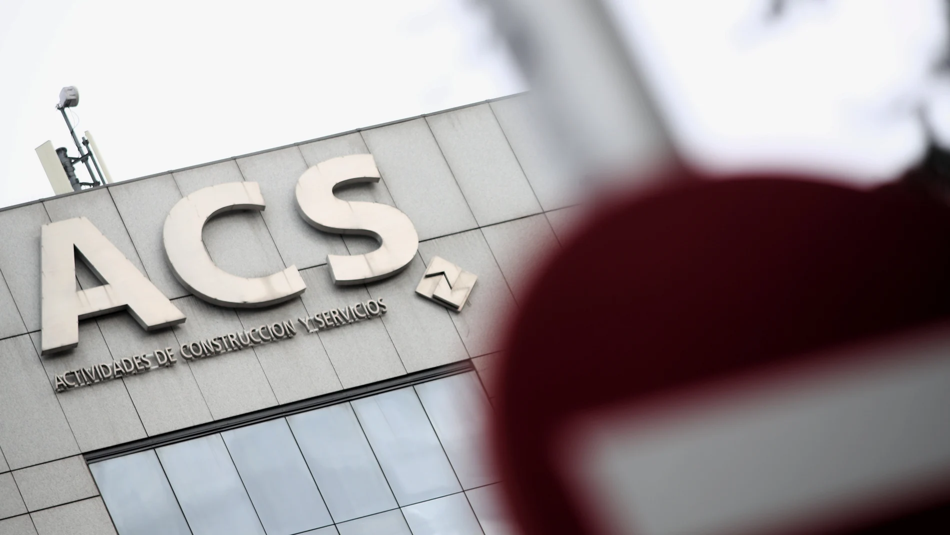 Exterior del edificio de la sede de la constructora española Grupo ACS en Madrid