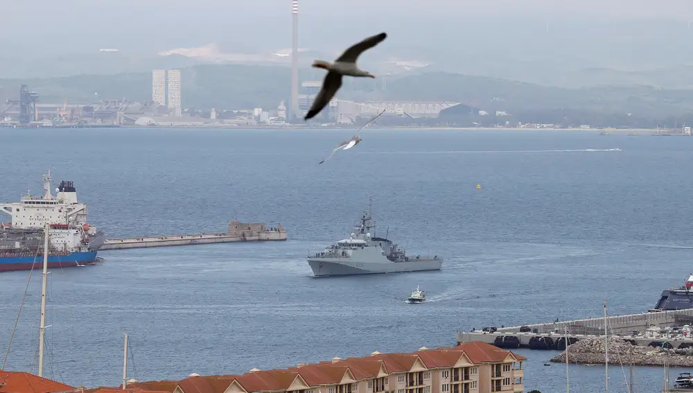 El buque militar británico HMS Trent