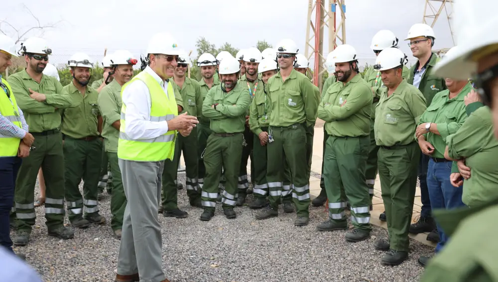 Ignacio Galán visita a empleados i-DE en la Región de Murcia tras DANA