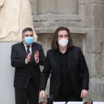 El ministro de cultura y deporte, José Manuel Rodríguez Uribes y el músico Luis Cobos durante la firma de un protocolo para reforzar la protección de los derechos de propiedad intelectual en el Museo del Prado