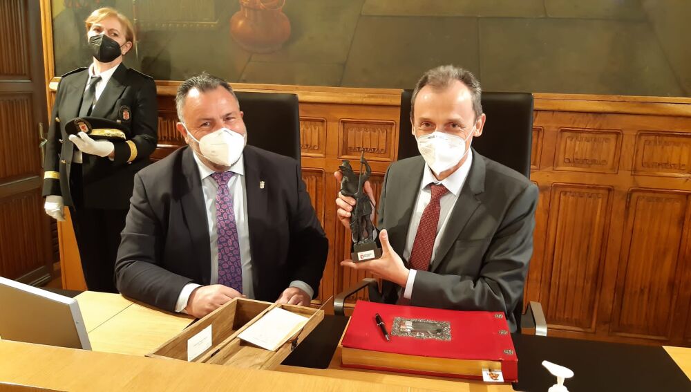 El ministro de Ciencia e Innovación, Pedro Duque, junto al el presidente de la Diputación de León, Eduardo Morán, en el Palacio de los Guzmanes