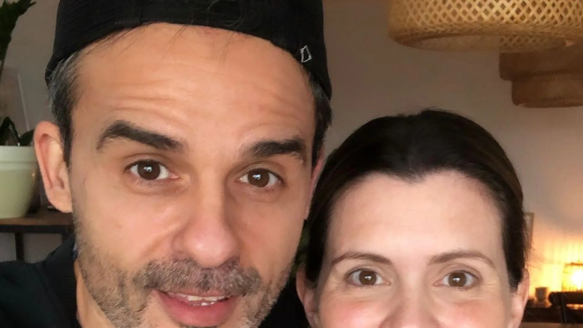 El chef Juan Lorca y la dietista-nutricionista Melisa Gómez, autores de "Leche con galletas"