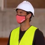 Rafa Nadal supervisa el estado de las obras de su academia.