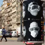 Iniciativa instalada en Barcelona para concienciar de la labor de los profesionales sanitarios