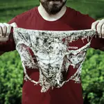 Los participantes en el estudio suizo reciben ropa interior para enterrarla