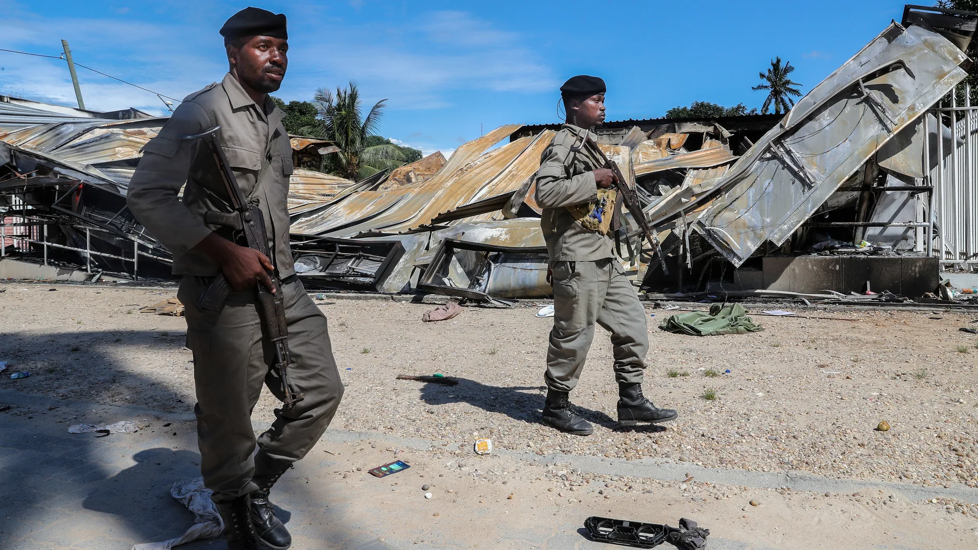 Militares vigilan la zona de Cabo delgado después del ataque de Daesh. que ocupó la zona durante varios días EFE/EPA/JOAO RELVAS