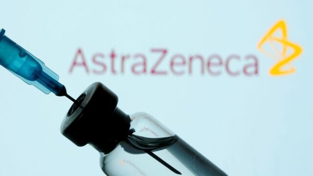 FILE PHOTO: A vial and sryinge are seen in front of a displayed AstraZeneca logo in this illustration taken January 11, 2021. REUTERS/Dado Ruvic/Illustration/File Photo