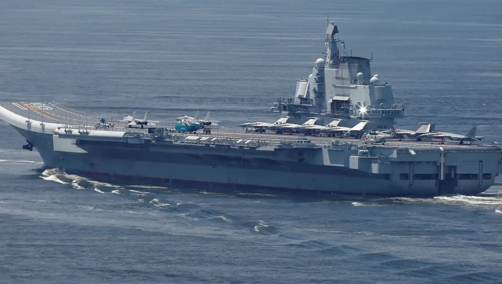 El primer portaaviones chino, el Liaoning, de fabricación soviética, fue comprado por Pekín en 1998 y posteriormente reacondicinado