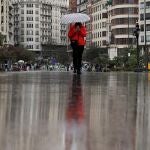 Seguiremos necesitando el paraguas durante el día de hoy en muchas zonas