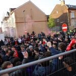 Aficionados del Liverpool en Anfield antes de la llegada del Real Madrid