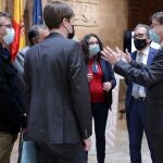 Ximo Puig y Mónica Oltra, esta mañana con representantes del sector