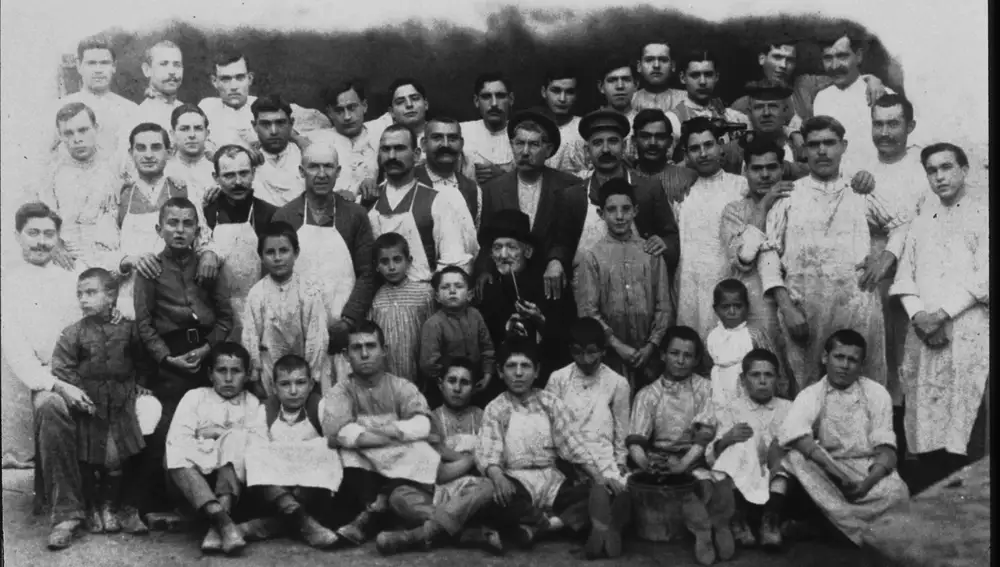 Primera fábrica de zapatos del grupo en Inca