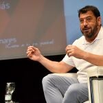 El escritor Santiago Díaz en Tomares