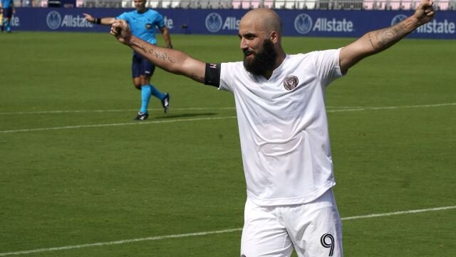 Gonzalo Higuain en un partido con el Inter Miami