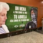 Cartel de campaña de Vox en la Renfe de la estación de Sol