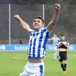 Jon Karrikaburu con el filial de la Real Sociedad.