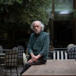 El director Fernando Trueba durante la presentación de "El olvido que seremos" en Barcelona. David Zorrakino / Europa Press