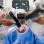 Personal médico en la Unidad de Cuidados Intensivos (UCI)