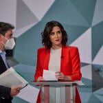 La candidata del PP a la Presidencia de la Comunidad de Madrid, Isabel Díaz Ayuso, minutos antes del comienzo del primer debate electoral previo al 4-M