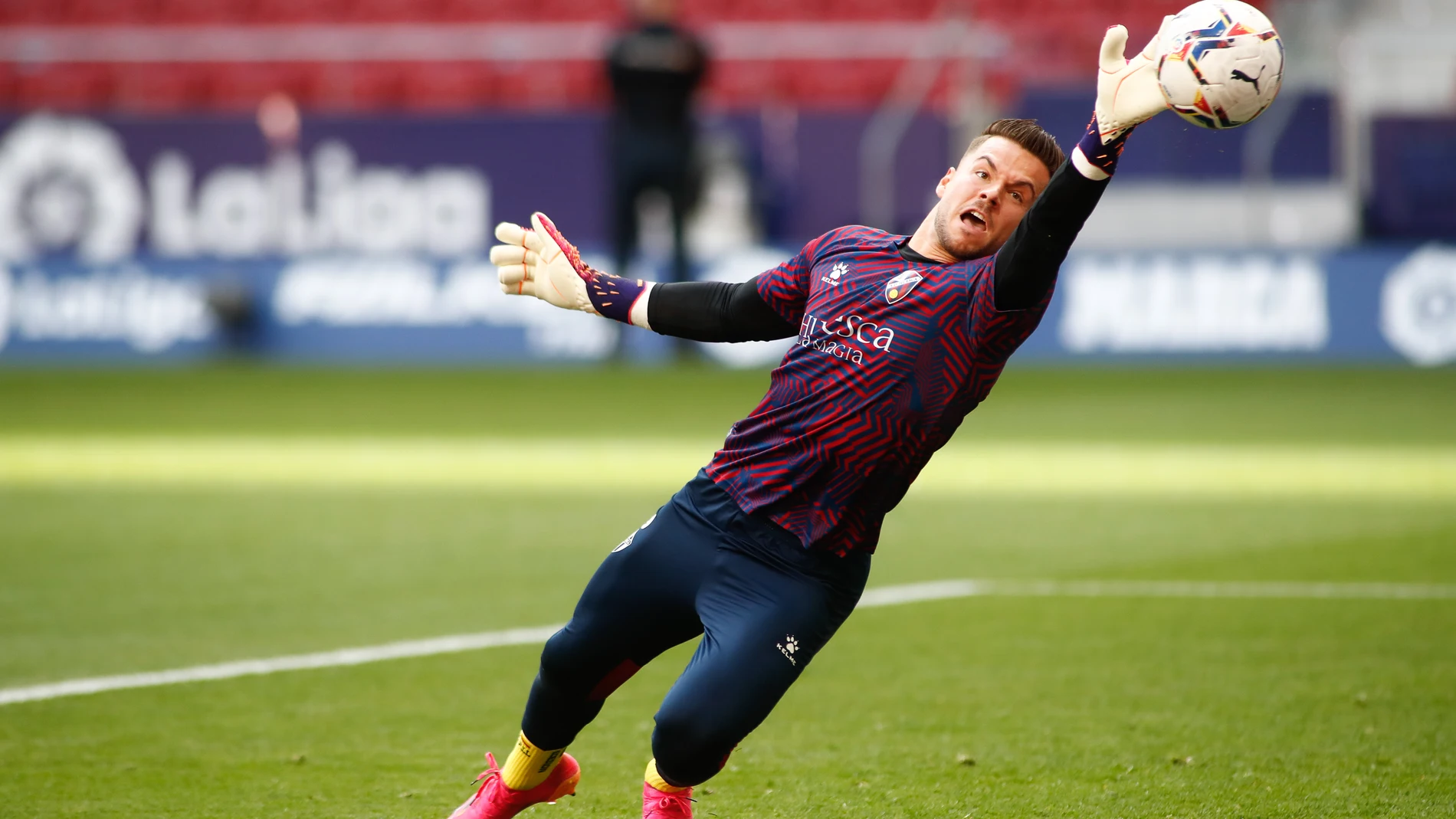 Álvaro Fernández con el Huesca.