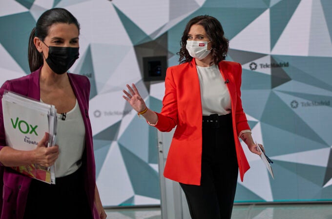 La candidata de Vox a la Presidencia de la Comunidad de Madrid, Rocío Monasterio (i), y la candidata del PP a la Presidencia de la Comunidad de Madrid, Isabel Díaz Ayuso.