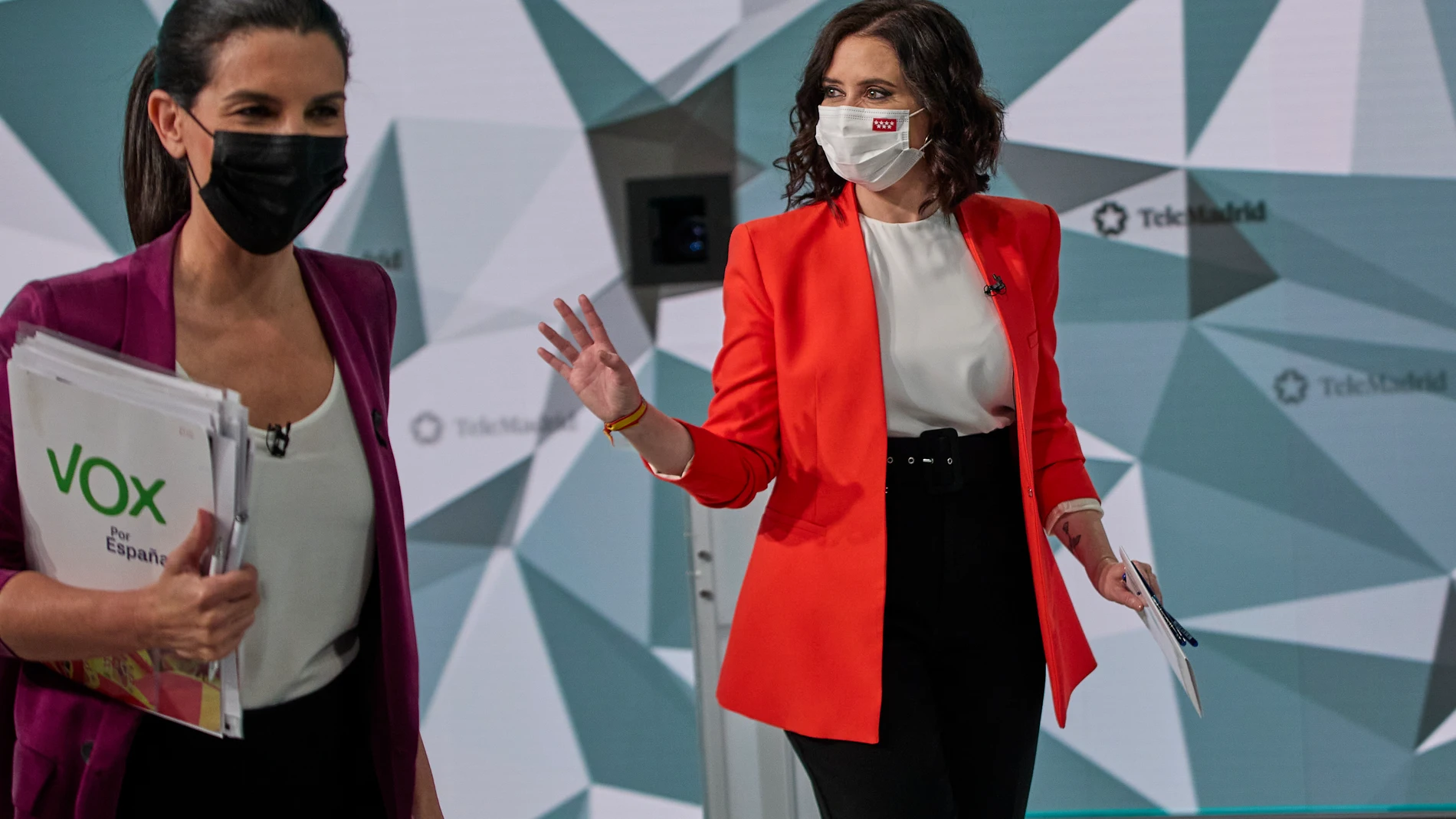 La candidata de Vox a la Presidencia de la Comunidad de Madrid, Rocío Monasterio (i), y la candidata del PP a la Presidencia de la Comunidad de Madrid, Isabel Díaz Ayuso.