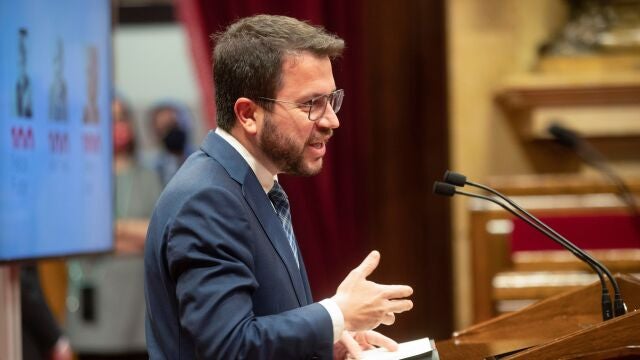 El vicepresidente del Govern en funciones, Pere Aragonès, durante la celebración, un día antes, de la Diada de Sant Jordi en el Parlament