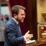 El vicepresidente del Govern en funciones, Pere Aragonès, durante la celebración, un día antes, de la Diada de Sant Jordi en el Parlament