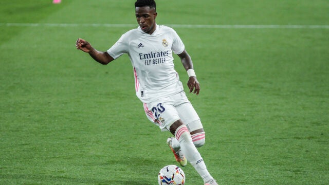 Vinicius provocó el penalti a favor del Real Madrid en Cádiz