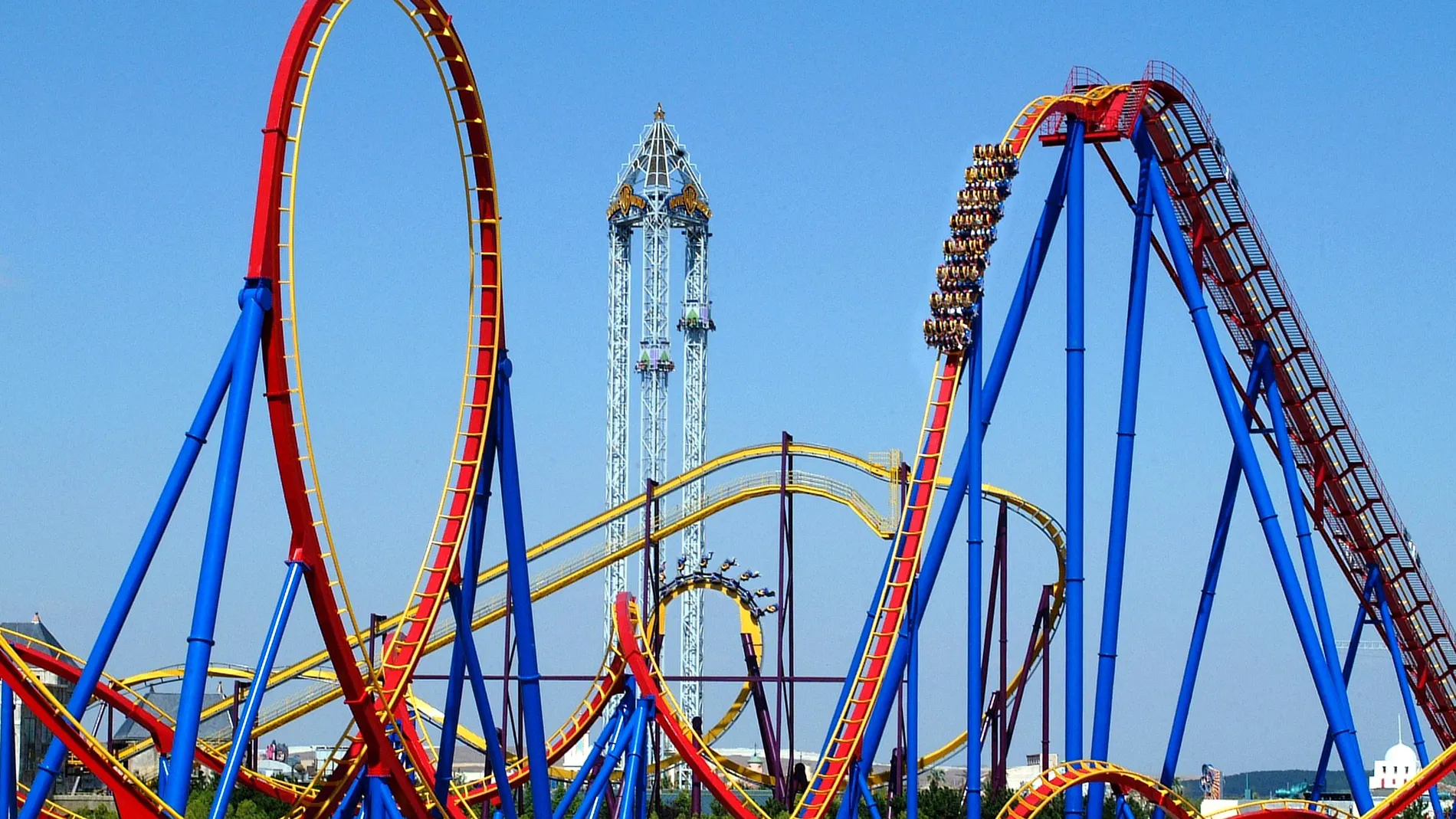 En Parque Warner Madrid la emoción está asegurada gracias a sus atracciones, pensadas para toda la familia